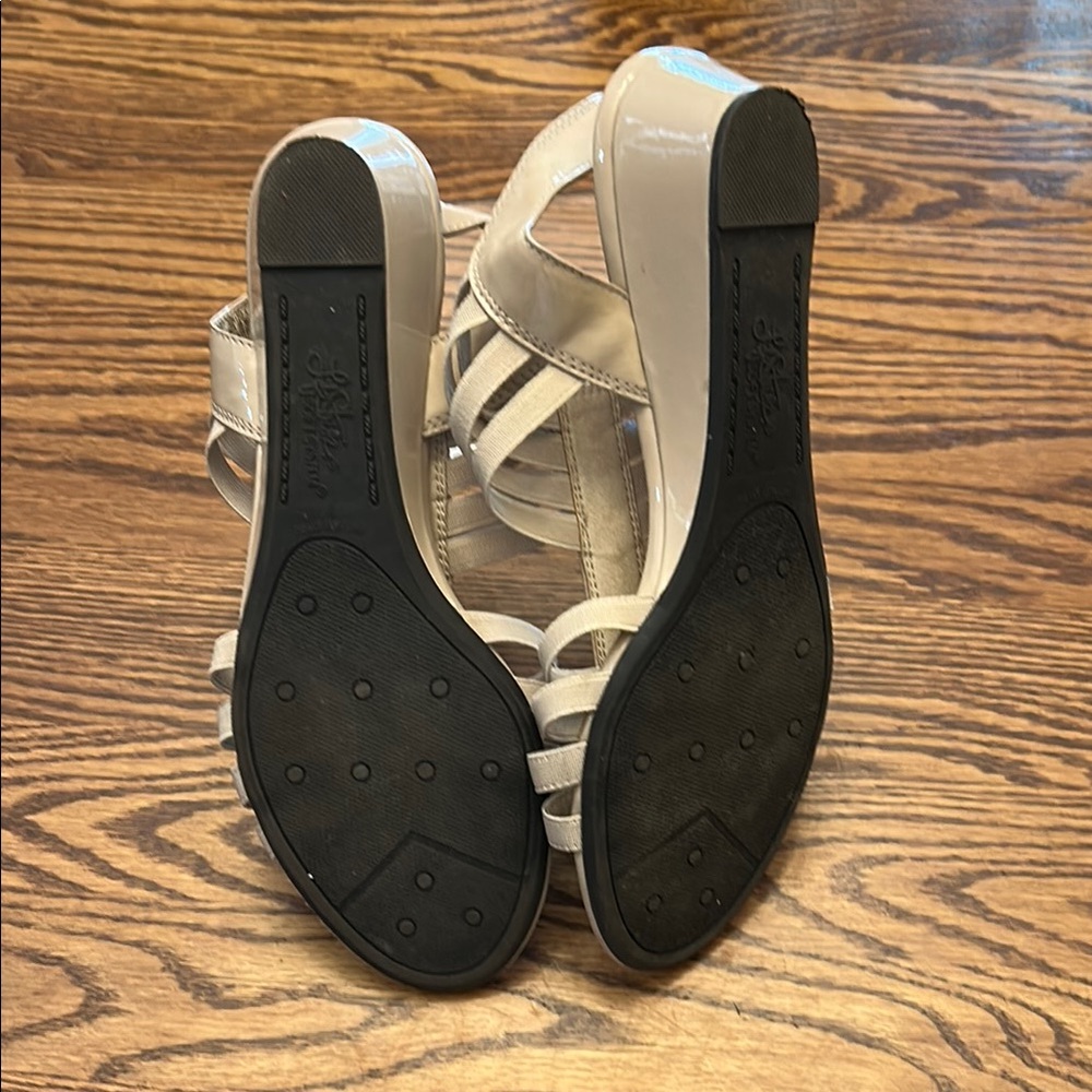 Life Stride Cream Heeled Sandals with Strappy Design - Picture 3 of 8
